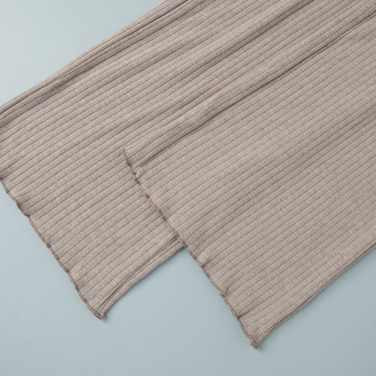 Dames gebreide tweedelige set met v-hals en ribbelstructuur_voghion.com