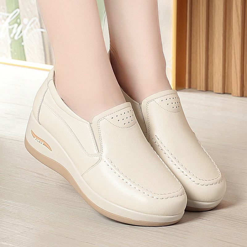 Мама обувь мягкая кожа весной и осенью полые однополые туфли дышащие толстые подошвы плоские женские туфли мягкие подошвы удобные кожаные туфли среднего и пожилого возраста