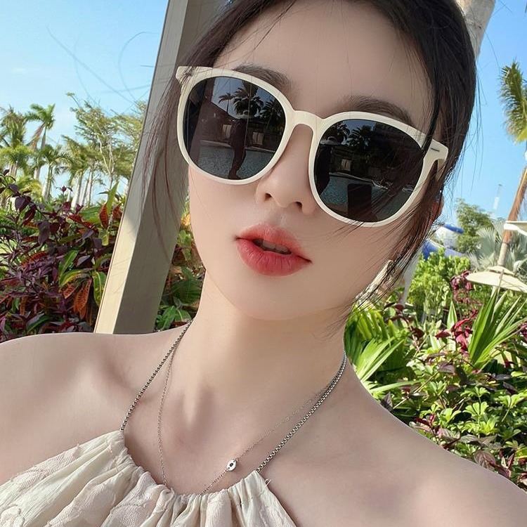 for Women High-End Feel 2025 New Large Sun Round White Frame Sunglasses UV Protection Make Face Look Smaller_voghion.com