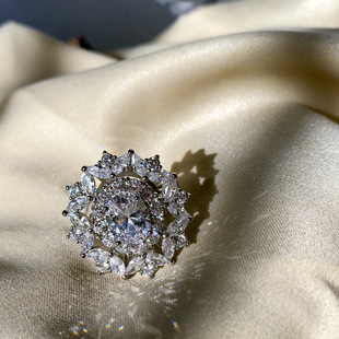 Versa�n������ͬ���ָ���A���R�� �18K�׽� 3A����Ůʳָ��