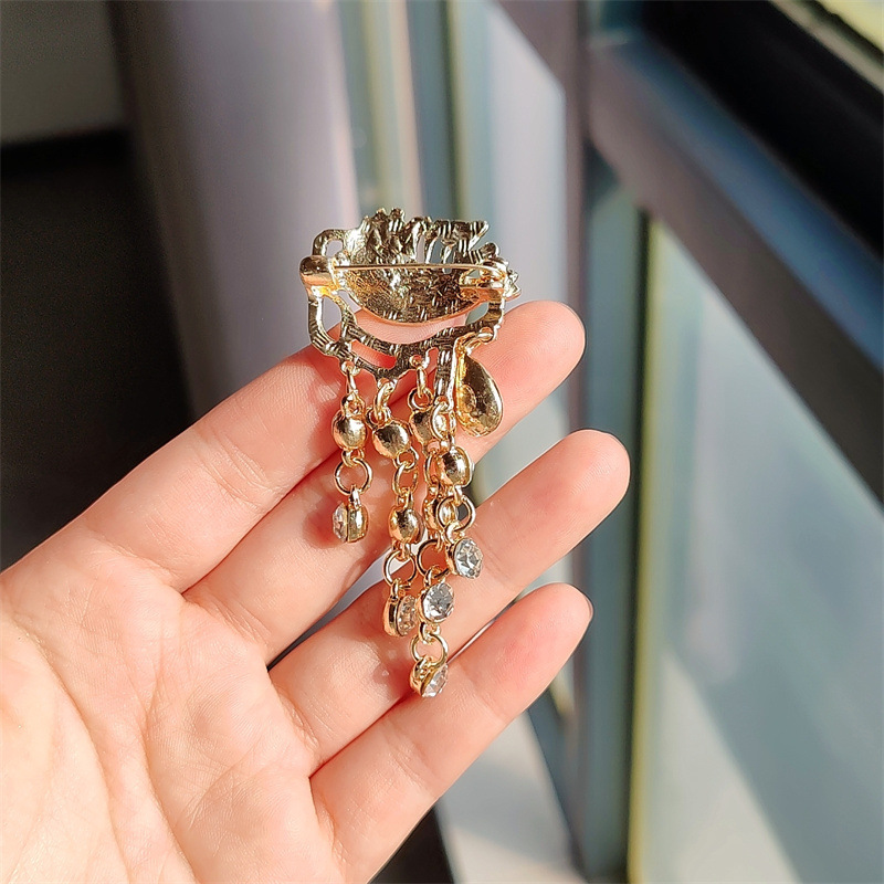 Brooches Classification Elegant Retro Pin Devil's Eye Alloy Plating Zircon Unisex Brooches