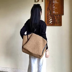 法式单肩草编包