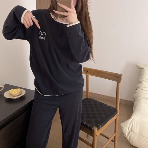 Live-streamed Autumn Pajamas for Women: Long-Sleeve, Long-Pants Set in Soft Fleece—Sweet, Simple, and Relaxed Fit for Cozy Home Wear or Outfits