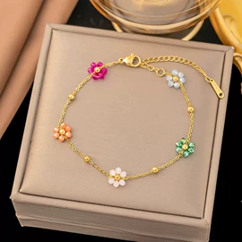 项链;手链;耳环