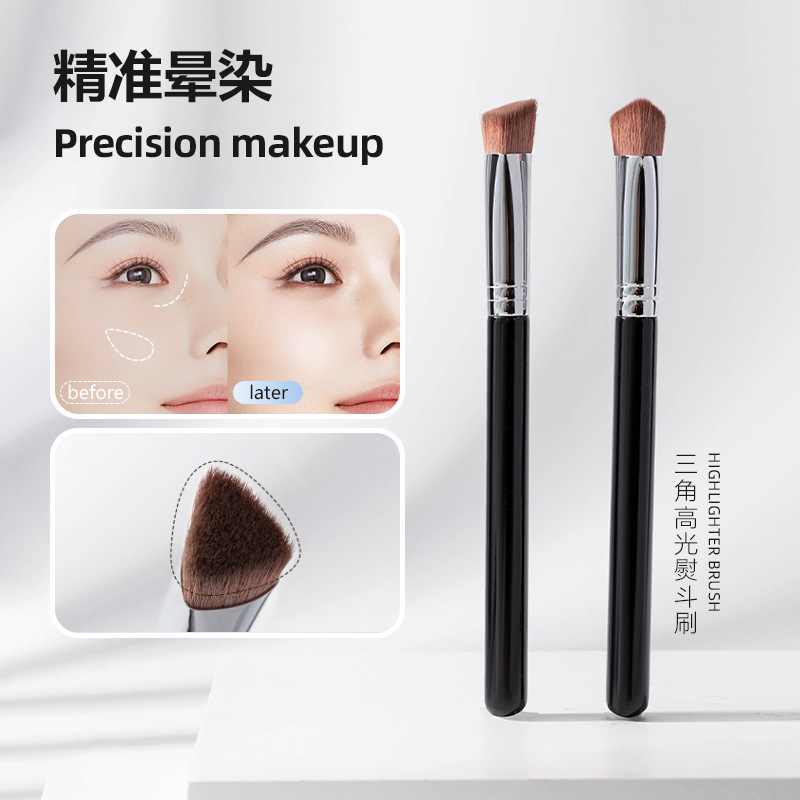 Triangular Highlighter Brush, Iron Brush, Nasolabial Folds, Tear Troughs, Facial Brightening Concealer, Soft-Bristled Novice Makeup Brush, Matte Ready Stock