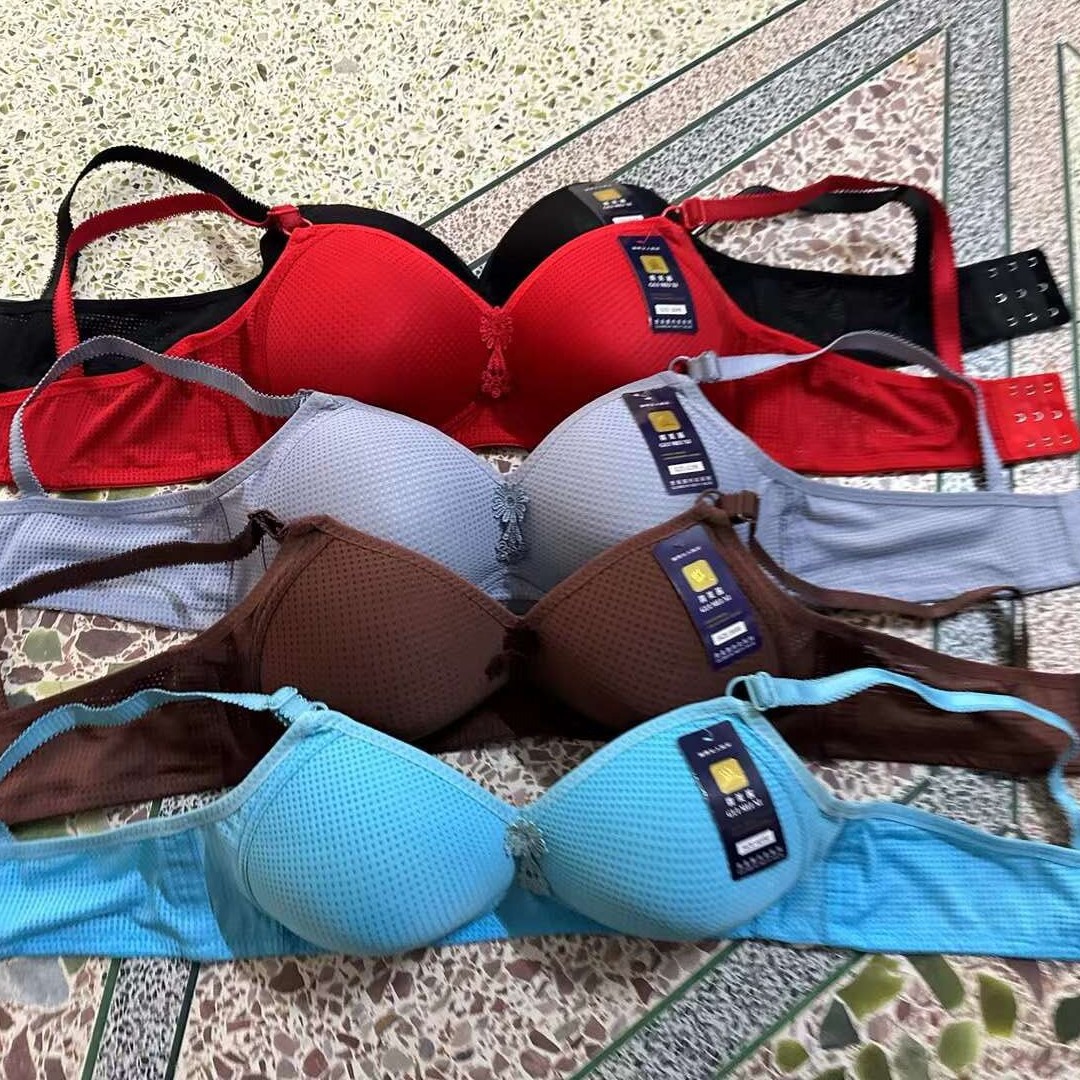 Sujetador de ropa interior mamá transfronteriza tres pechos delgada de mediana edad y ancianos sujetador inalámbrico de algodón empuja hacia arriba más el sujetador de tamaño al por mayor