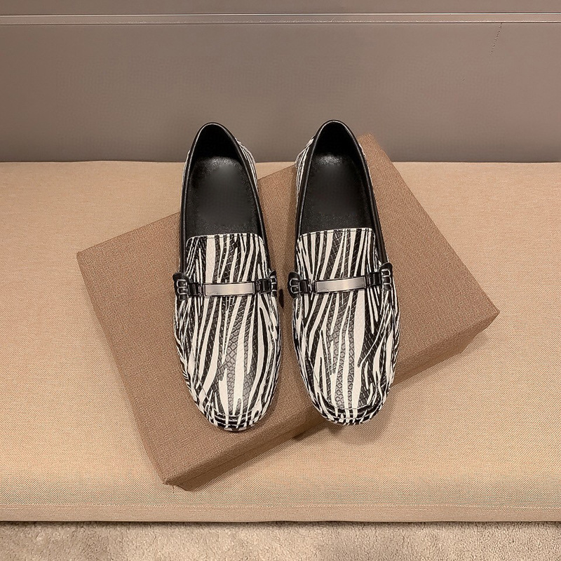 Zapatos Doudou para hombre 2025 nuevos zapatos de cuero para hombre de charol casual de lujo de alta gama zapatos para hombre con personalidad británica de moda para hombre