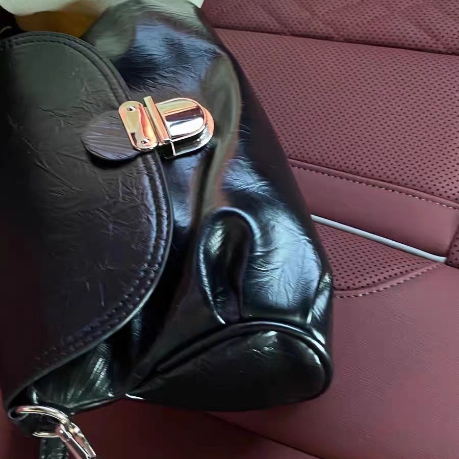 2026 Autumn New Women's Retro Soft Leather Shoulder Bag French Versatile Underarm Bag Luxury Crossbody Small Bag - Thumbnail 3