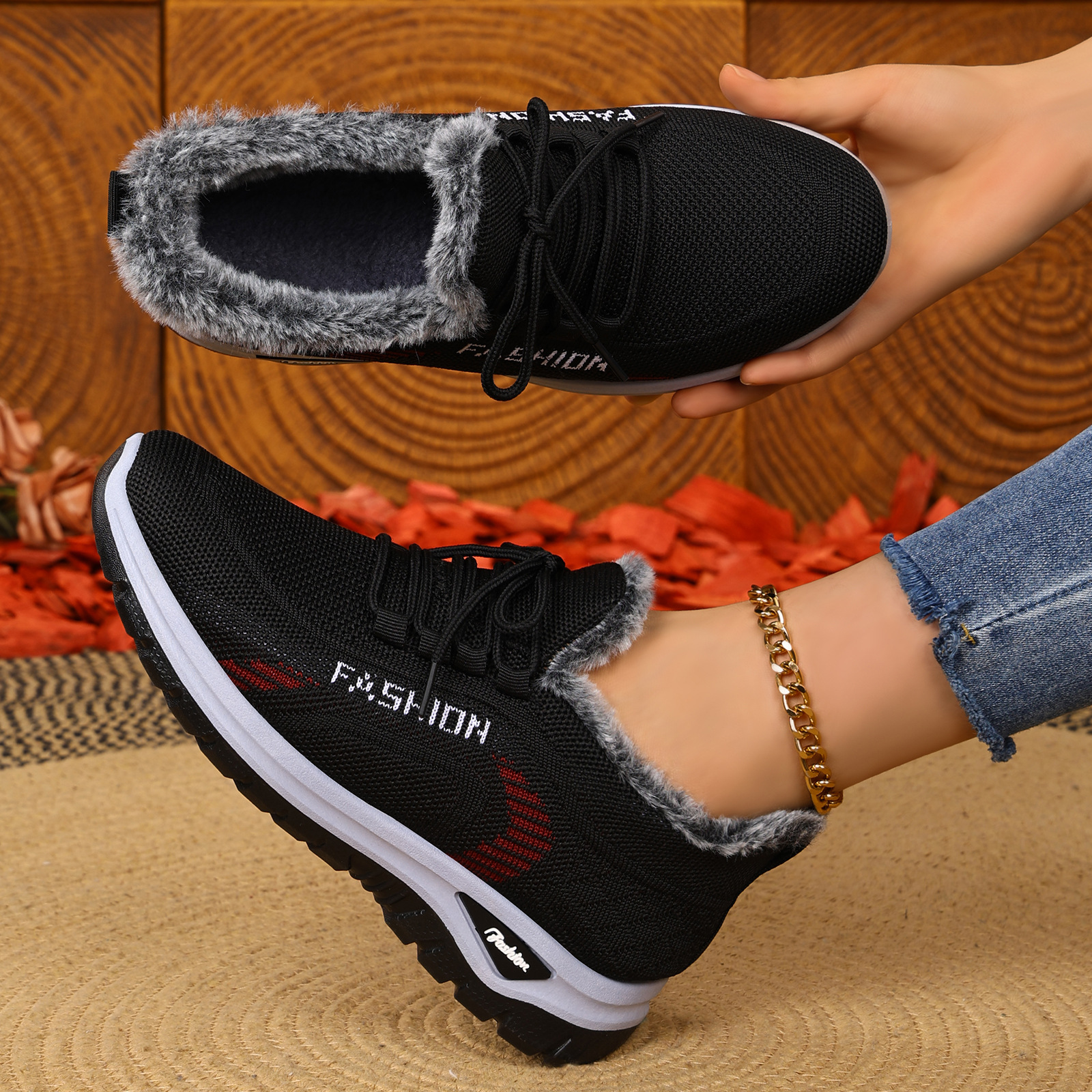 Zapatos de mujer de invierno transfronterizos de lana y calentamiento de algodón grueso botas de algodón de peluche de mediana edad y botas de madre ligeras y planas