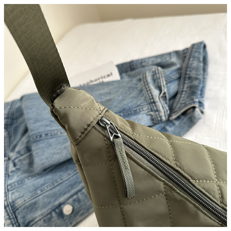 "Stylish large-capacity dumpling bag 2025 New trendy and fashionable niche single-shoulder bag, versatile and simple crossbody bag wholesale. undefined
