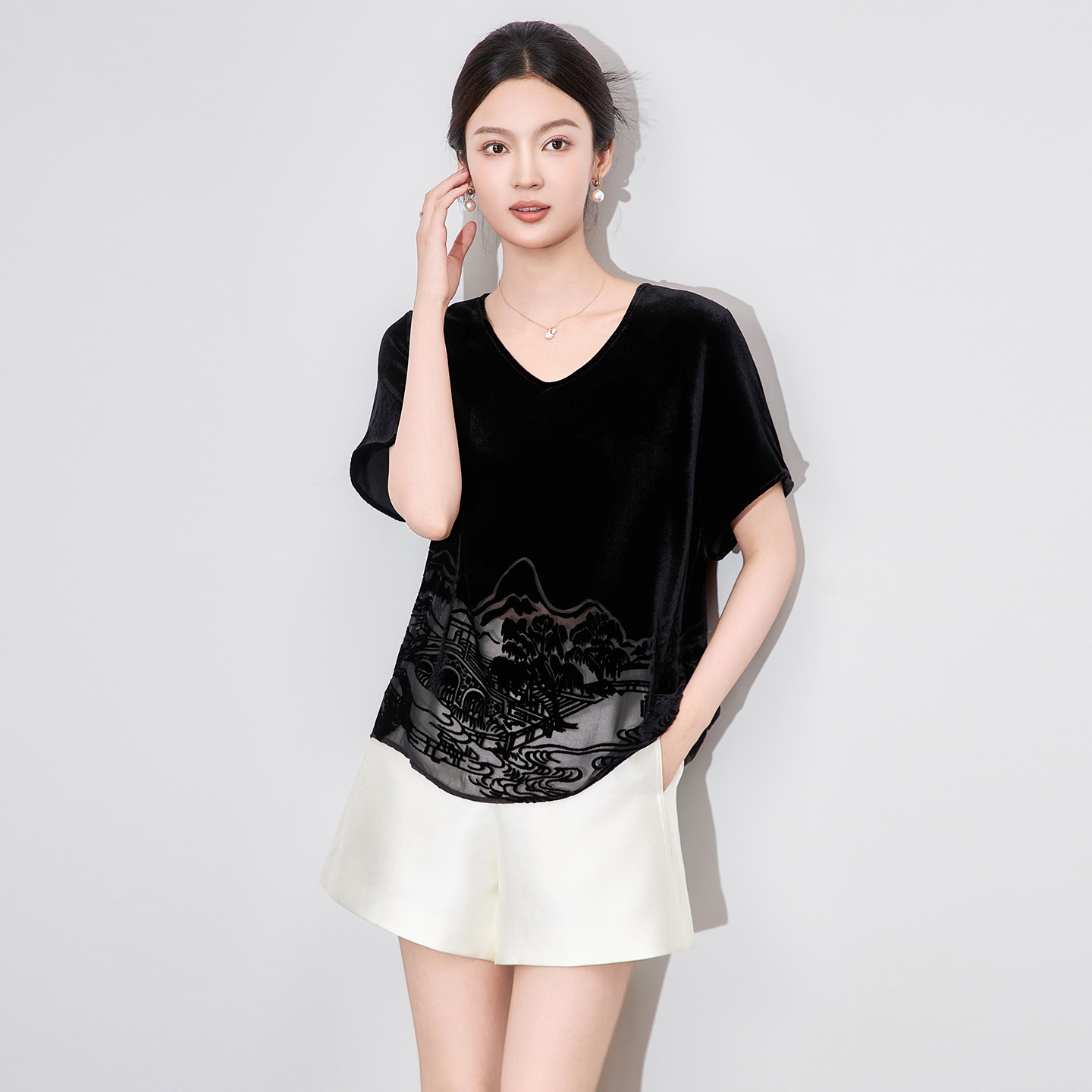 Áo len cổ lọ nữ chất liệu nhung lụa đốt hoa họa tiết sơn thủy — Màu đen