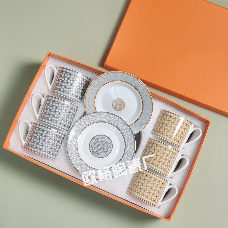 Conjunto de café de porcelana de hueso europeo transfronterizo, tazas de pareja, seis tazas, seis platos, 3 regalos caseros de té de la tarde retro de lujo