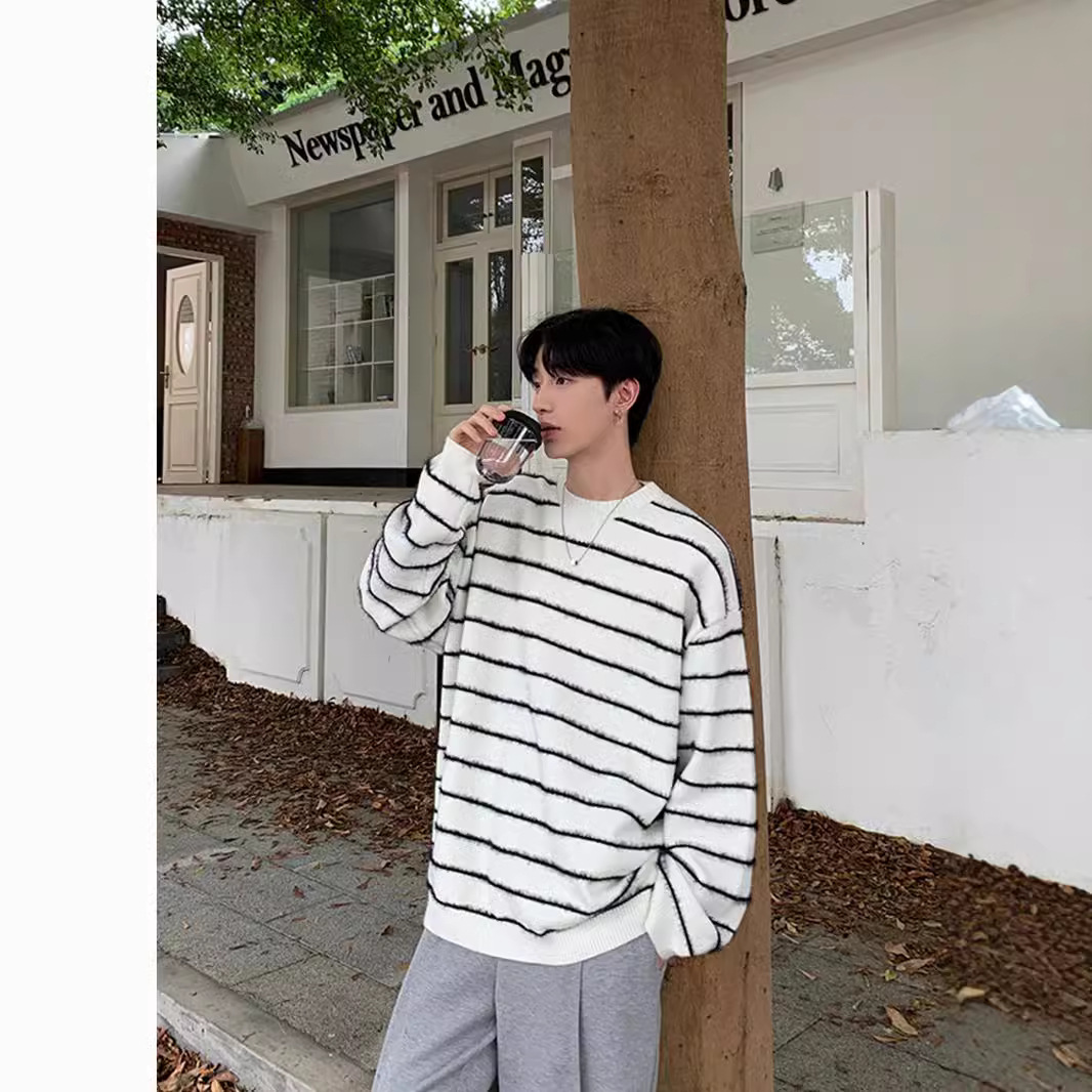Japanese Style Retro Black and White Striped Sweater Men's 2024 Autumn and Winter Round Neck Loose Sweater Long Sleeve Top Fashionable Hair