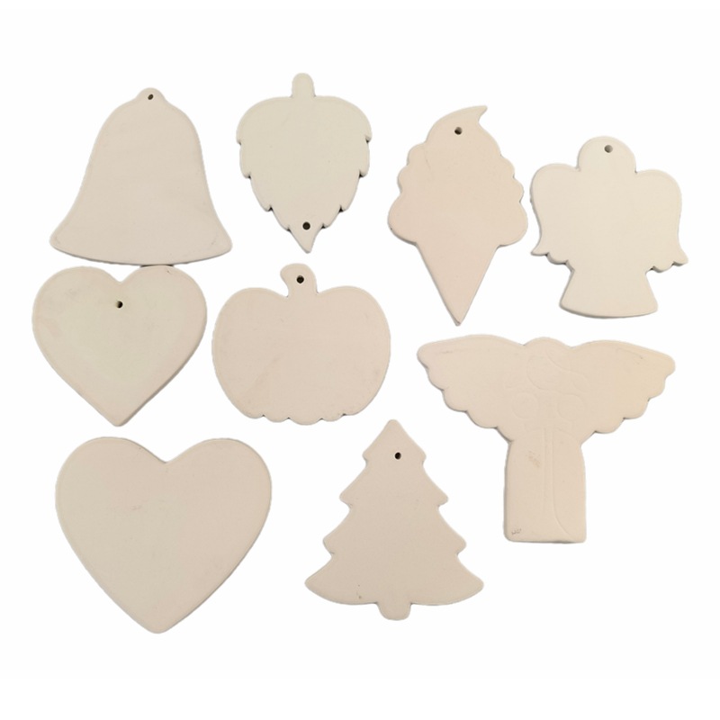 Colgantes de cerámica navideños personalizados estrella de cinco puntas casa en blanco blanco cruz en blanco taza ovalada manzana en blanco, etc.