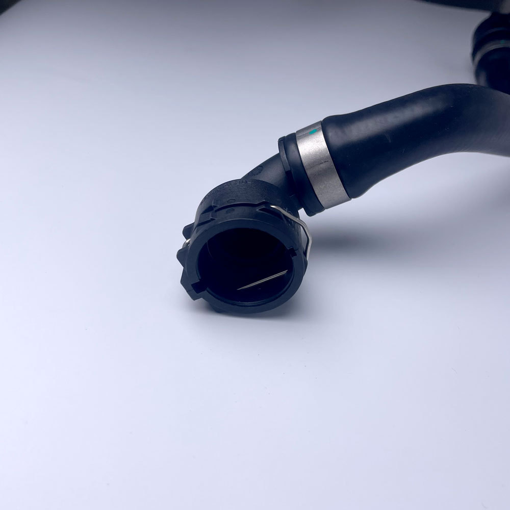 8R0819334Ac Engine Heater Water Pipe Is Suitable for Audi Q5 Porsche Macan Hose Pipe