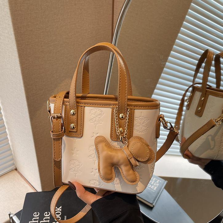 Este año, la popularidad de la bolsa de cubo de mano 2025, la nueva moda coreana, la bolsa de hombro super caliente, la sensación de alta calidad, la bolsa de mochila