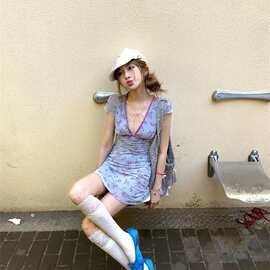 法式纯欲风撞色蝴蝶结V领碎花连衣裙女夏季甜辣妹性感收腰A字短裙