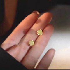 新款小巧綠色耳釘復古高級耳環小眾冷淡設計百搭氣質耳飾簡約