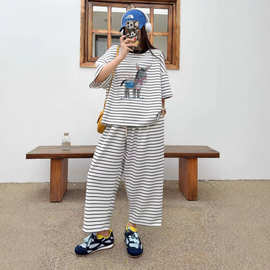 韩版大码条纹套装女2026下新款短袖T恤九分裤薄款拼接印花两件套