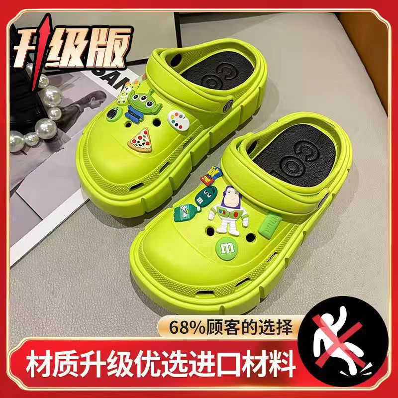 Zapatos de agujero de suela gruesa para mujer verano 2023 nueva celebridad en línea Princesa punta cerrada slip-on sandalias lindas ropa exterior para mujer