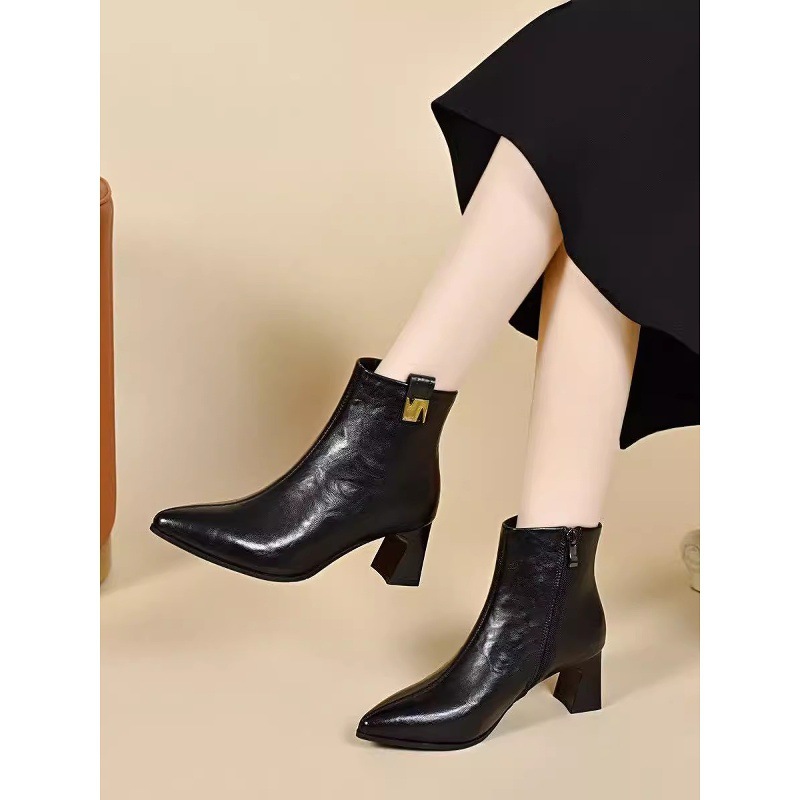 真皮尖头粗跟短靴女2025年春季新款中跟软底百搭气质马丁靴女加绒