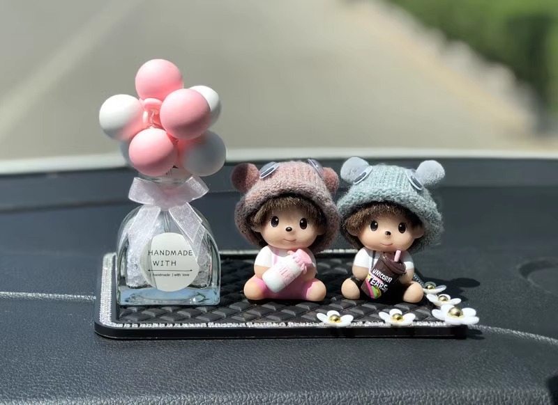 Cute car decoration car perfume ornaments creative personality Mengqiqi center console car interior supplies balloon women