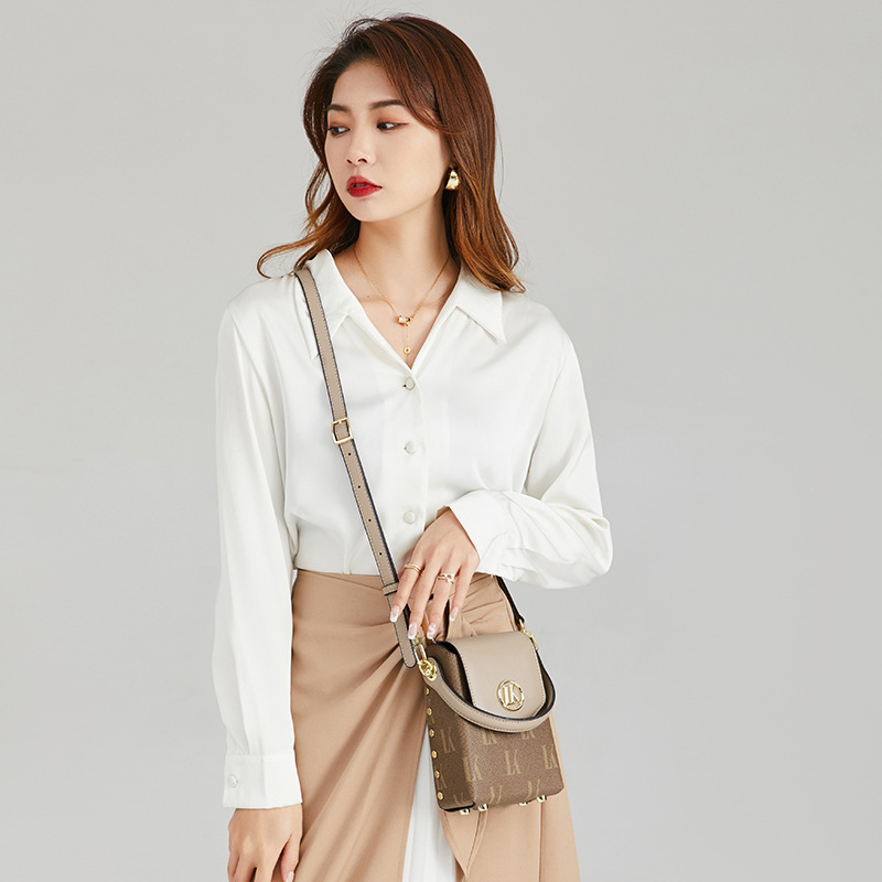 Guanzhou 2024 Women's New Trendy and Versatile Genuine Leather Lare Chain Handheld One Shoulder Ciarette Box Small_voghion.com