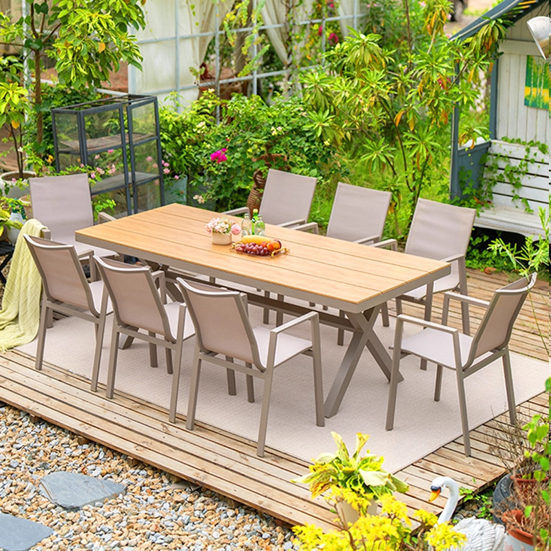 Mesa y silla de patio al aire libre, madera plástica, casa nórdica, patio al aire libre, jardín al aire libre, balcón, combinación de terraza de ocio