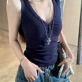 厂家批发夏季小众设计感纽扣v领藏青色运动外穿吊带小背心女上衣