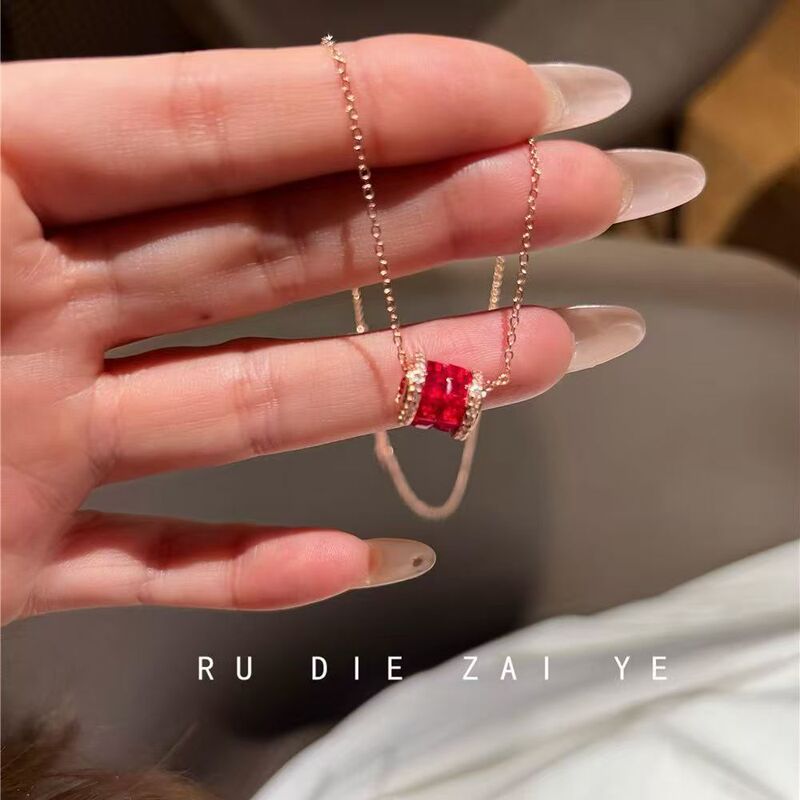 Red Diamond Slim Waist Rose Gold Necklace for Women, Versatile, Fashionable, Non-Fading, Light Luxury and High-End Feel Red Diamond Slim Waist Rose Gold Necklace for Women, Versatile, Fashionable, Non-Fading, Light Luxury and High-End Feel