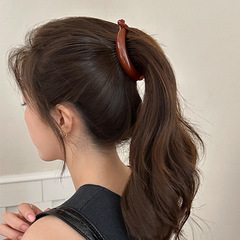 韓国のシンプルな雰囲気の高いポニーテールのボタンは、レトロなツイストクリップのヘアピンです。