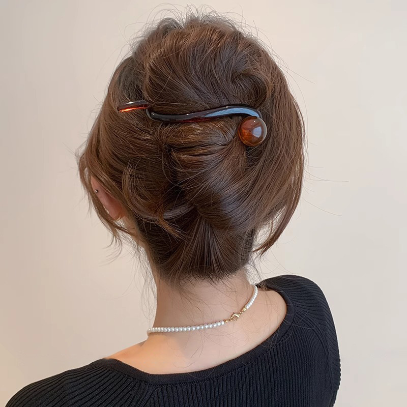 Simple perla clip de cabello para mujeres 2025 nuevo clip de cabello de alta calidad detrás de la cabeza torcida clip de cabello de una palabra tocado