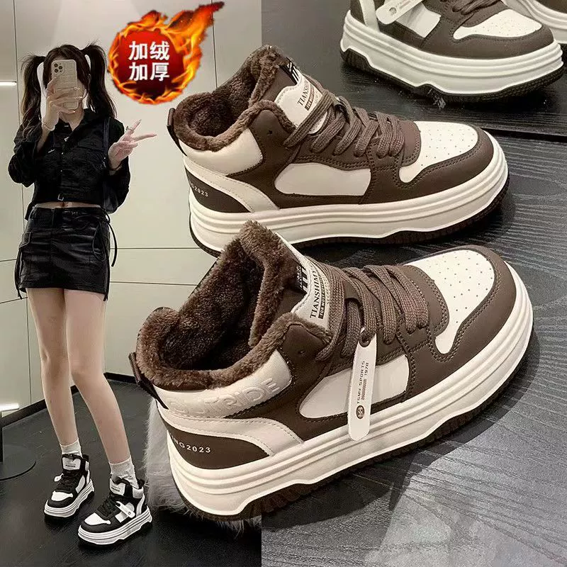 Высокая обувь женская зимняя бархатная теплая хлопчатобумажная обувь на толстой подошве нескользящая доска обувь 2024 новый школьный стиль повседневная спортивная обувь