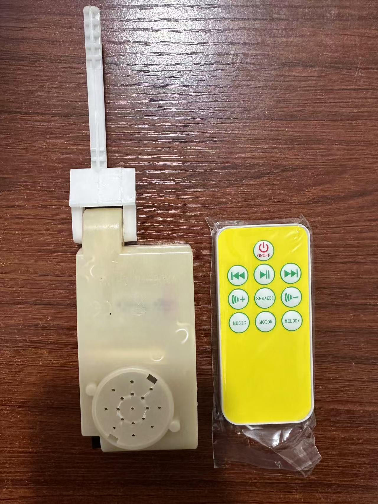 Control remoto de tres modos de ajuste con artefactos mágicos de bebé para dormir y oscilar movimiento de bebé