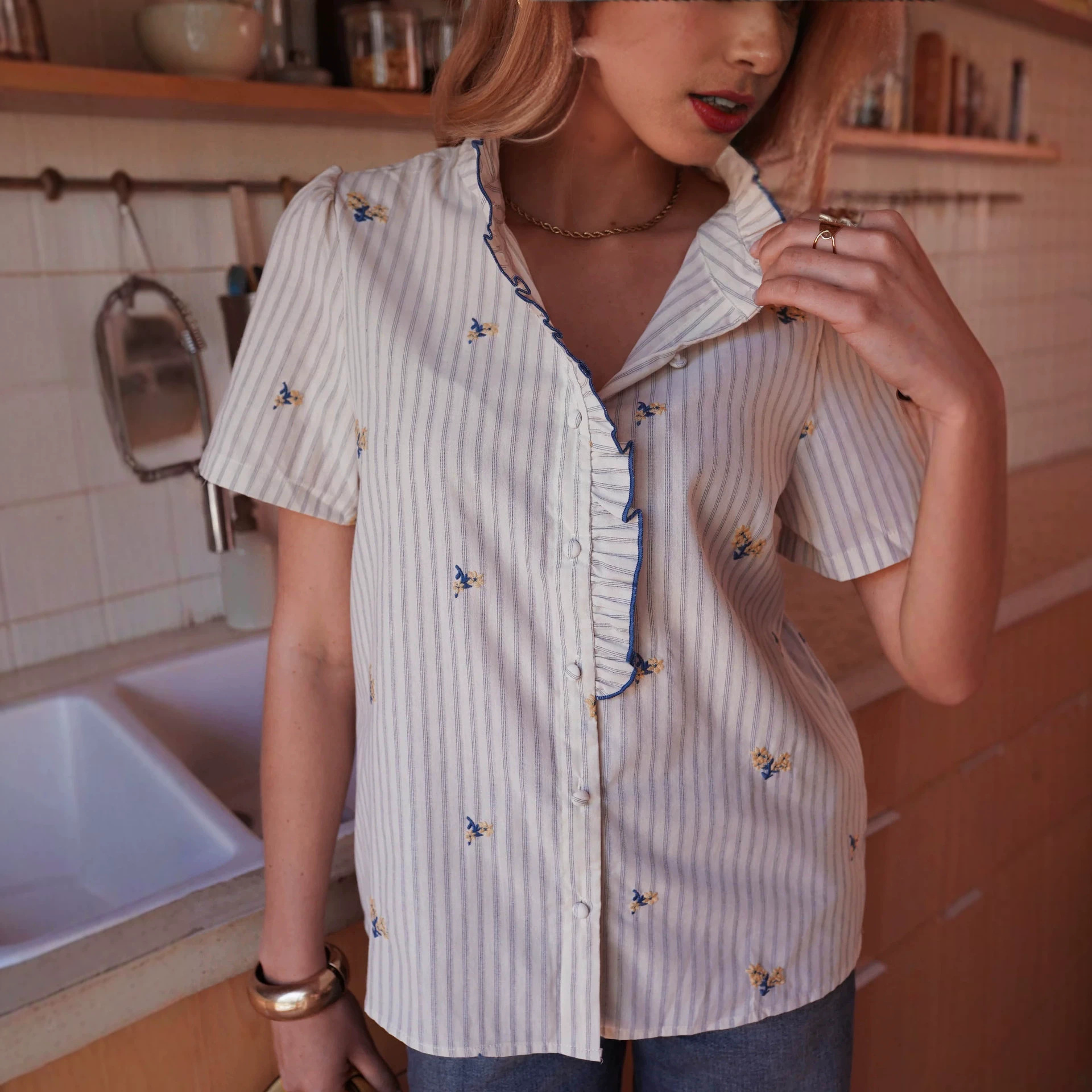 Europa y América comercio exterior de mujeres camisa a rayas de estilo francés de verano nuevo cordón de hormigueo collar camisa de manga corta image 1