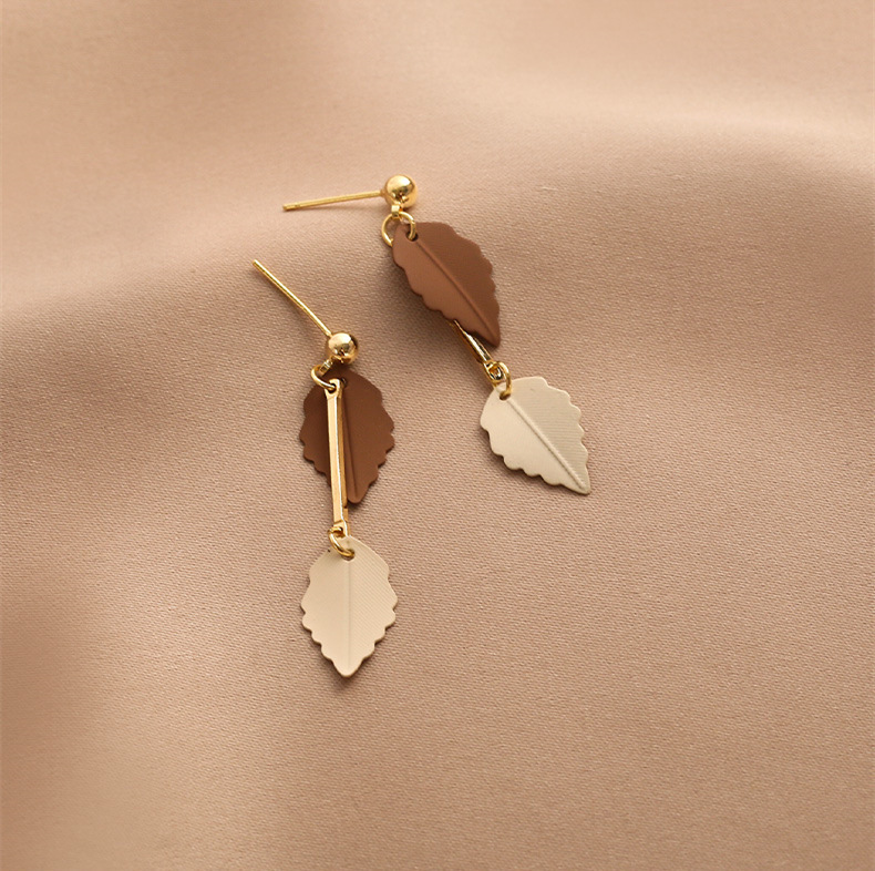 Fashion Maple Leaf Earrings Contrast Color Autumn And Winter Earrings display picture 3