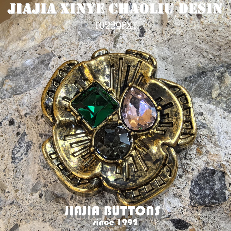 Alloy Multi-layered Petal Dots, Asymmetrical Diamonds, Simple and Easy to Match, Versatile, Fashionable and Good-looking, Ready-made Hand-stitched Buckles