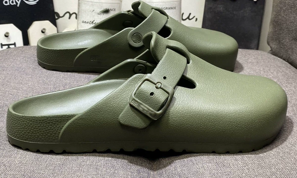 Army green toe-toe slippers