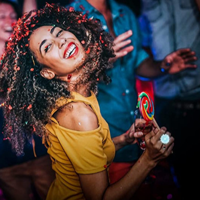 [Pequeña venta al por mayor] fresa anillo de juguete luminoso flash anillo LED Amazon dedo luz TPR pegamento suave