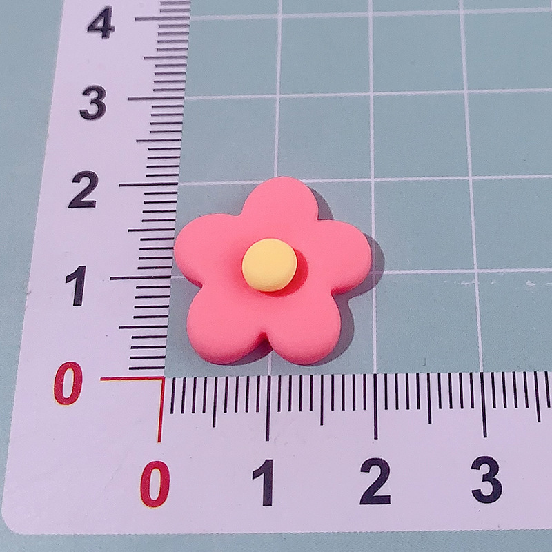 Accesorios de resina de flores de cinco pétalos esmerilados transfronterizos DiDi adorno de cabello agujero de botón de zapatos agujero de taza de agua material de broche de pelo