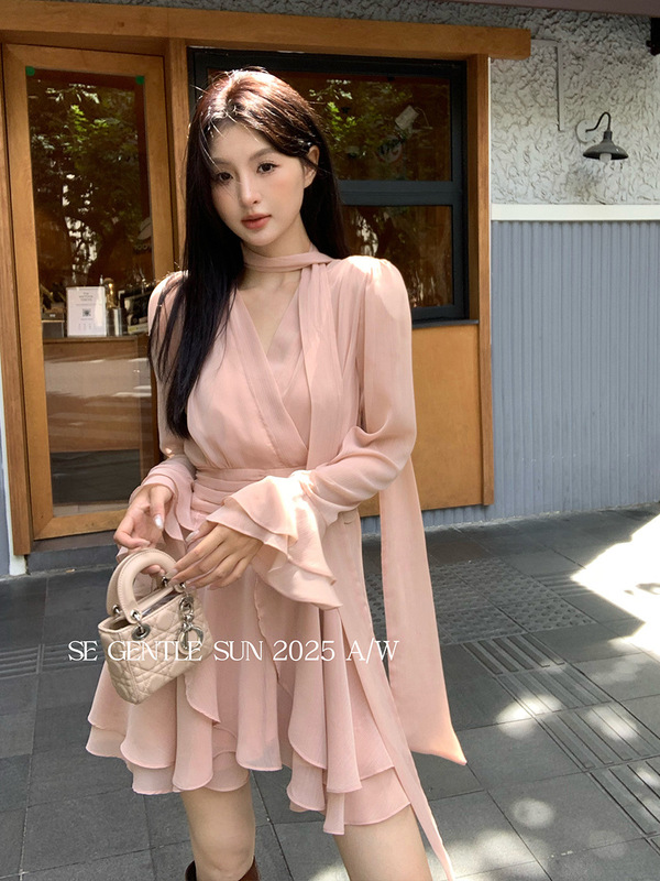 Xiuxixi 2025 秋の新白ラベル気質ホルターネック長袖エレガントなドレスハイエンドショートスカート女性のための 88435|undefined