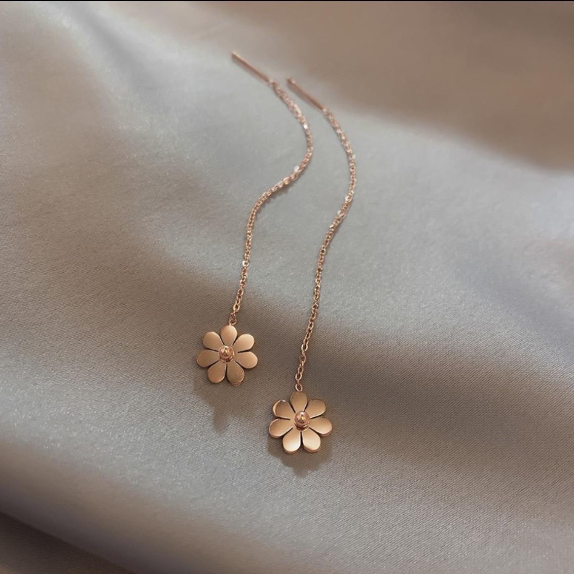 Estilo coreano de moda elegante titanio acero Margarita flor borla pendientes oro rosa todo partido dulce estilo pastoral novias pendientes