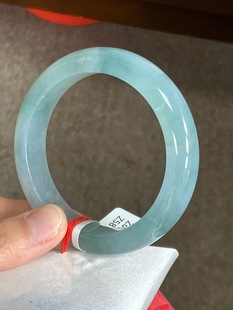 Is the ring ice floating flower bracelet, the old kind of old material water head foot. Natural Burmese jadeite A goods wholesale process.