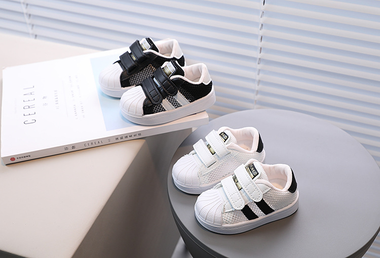 Barnbrädegalleria vit port hane och hona gående babyhacka, pring/sommar 2023 urholkad ingle meh_voghion.com