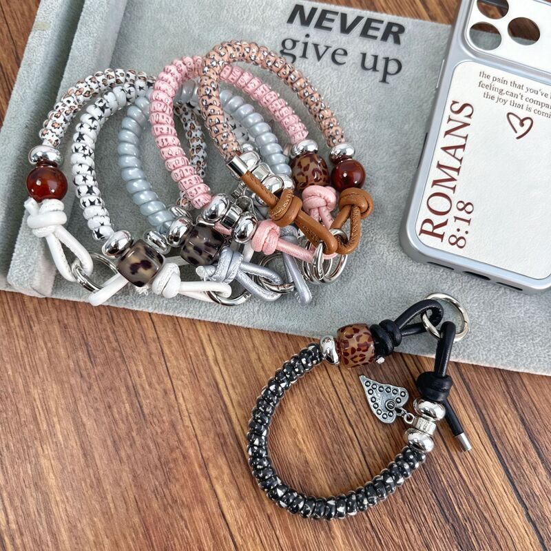 Direct from the manufacturer: wholesale of retro Maillard-style leopard print beaded phone straps, wrist lanyards, camera keychains, and other accessories Direct from the manufacturer: wholesale of retro Maillard-style leopard print beaded phone straps, wrist lanyards, camera keychains, and other accessories