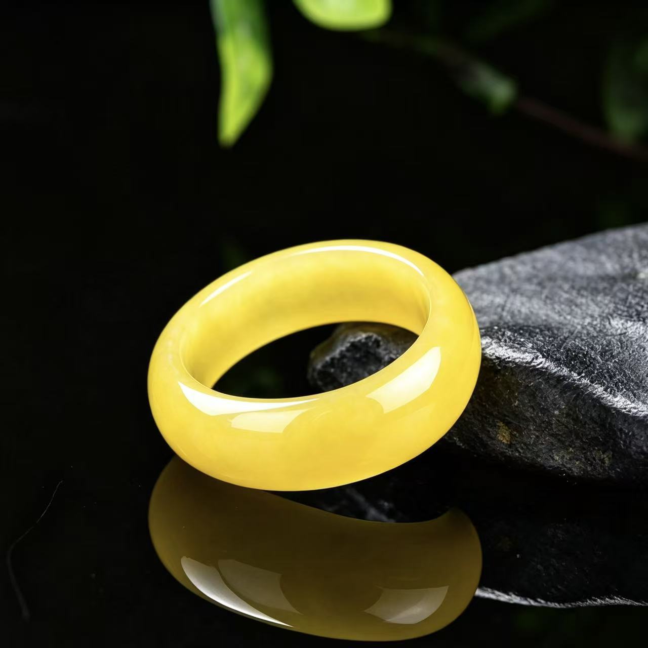 Genuine A-grade jadeite ring with full yellow pigment, exquisite jade jewelry pendants, factory wholesale, live streaming supply