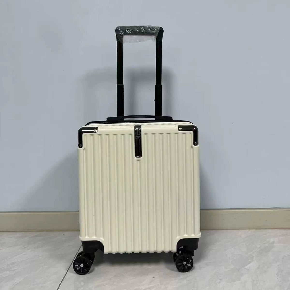 Universal suitcase, 18 inch