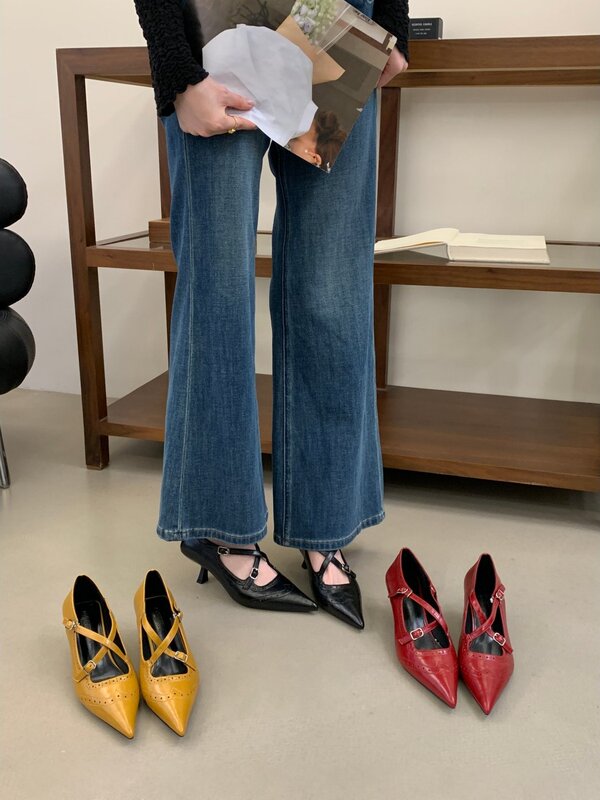 Korean-style pointed-toe stiletto women's shoes with shallow cut, cross straps, and versatile mid-heel high heels Korean-style pointed-toe stiletto women's shoes with shallow cut, cross straps, and versatile mid-heel high heels