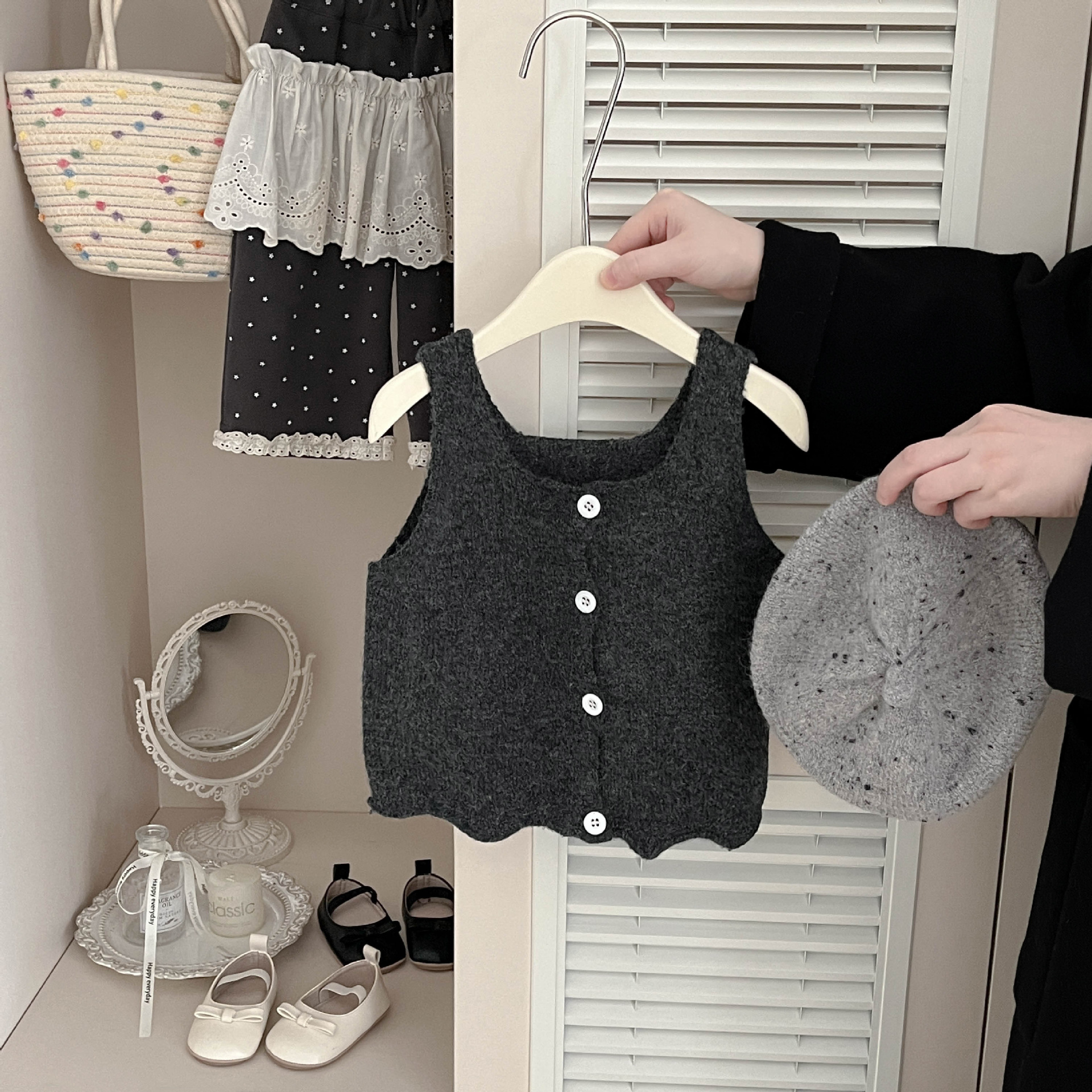 Sen niñez chaleco de punto primavera y otoño 2025 nuevo vestido de otoño para niños plegado chaleco de hombro