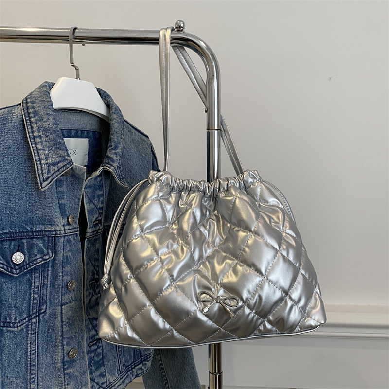 Bolsa de mano esponjosa acolchada moda Argyle mochila suave bolso acolchado adecuado para la escuela para trabajar comprar 2024 nuevo